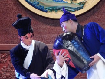 甘肅省京劇院、青海省京劇院聯(lián)合演出《賣水》、《武松打虎》、《霸王別姬》