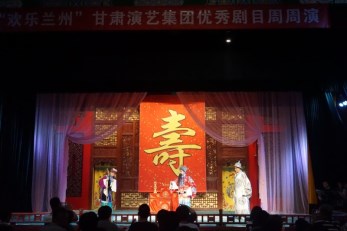 東風(fēng)劇院演出京劇傳統(tǒng)戲《罷宴》、《天女散花》、《審潘洪》