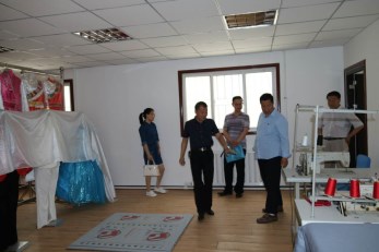 集團(tuán)專項(xiàng)小組赴省舞臺美術(shù)工廠進(jìn)行安全檢查