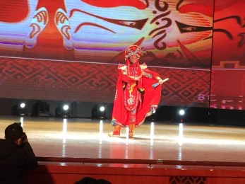 甘肅省京劇院赴清水縣軒轅大劇院開展“我們的中國夢”文化進萬家暨隴原“紅色文藝輕騎兵”惠民演出活動