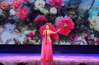 甘肅省歌舞劇院出訪東歐三國文藝演出節(jié)目接受中宣部及省委領(lǐng)導審查