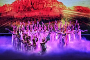 教育部、文化和旅游部、財政部高雅藝術(shù)進校園——中國經(jīng)典舞劇《絲路花雨》與湖南第一師范學(xué)院師生如約而至