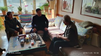 集團(tuán)副總經(jīng)理龍富國慰問省話劇院離退休老同志