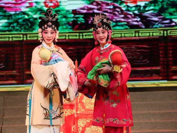 【隴粹經(jīng)典 唱響慶城】2020年省級(jí)政府購(gòu)買(mǎi)“精品劇目”市州巡演——大型歷史隴劇《狀元與乞丐》來(lái)到慶陽(yáng)市慶城縣