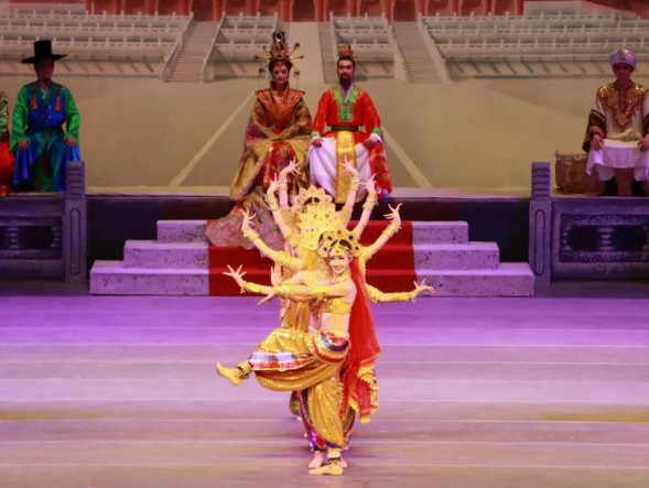 雅樂奏響，花雨繽紛——甘肅演藝集團歌舞劇院高雅藝術進校園活動火熱進行中