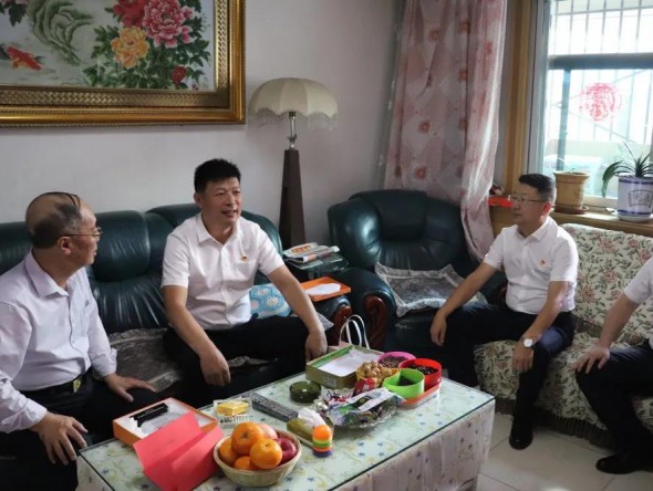 “七一”慰問送黨情 紅色關(guān)懷暖人心——甘肅省演出公司慰問老黨員、老干部