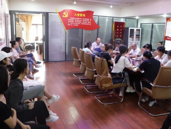 甘肅演藝集團(tuán)黨委委員、副總經(jīng)理王衛(wèi)平為秦腔藝術(shù)劇院講授專題黨課