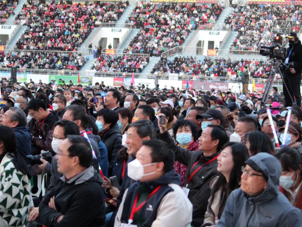 祝賀甘肅演藝集團(tuán)敦煌藝術(shù)團(tuán)參加中國曲協(xié)開展曲藝名家新秀“送歡笑”走進(jìn)寧夏青銅峽專場演出