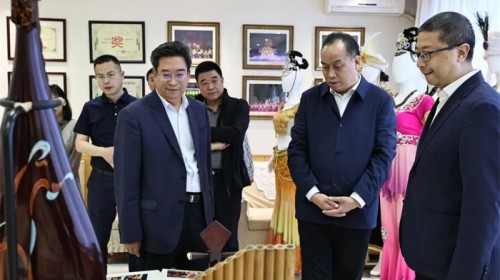 甘肅省財政廳牛成喆一行赴甘肅演藝集團調(diào)研